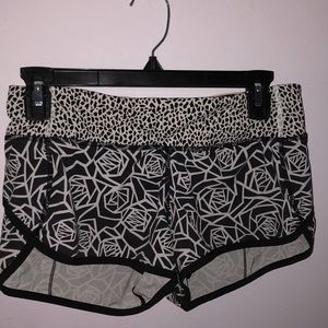 Lulu lemon 2” shorts